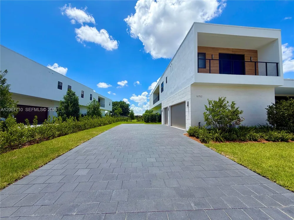 16752 S Botaniko Dr S Weston, FL 33326