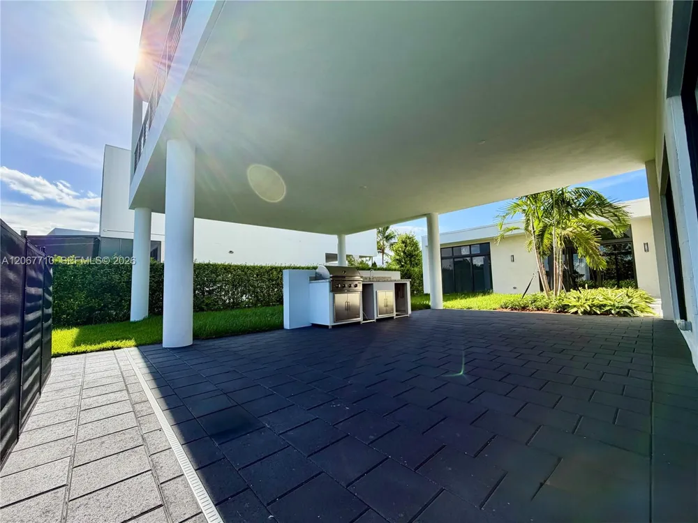16752 S Botaniko Dr S Weston, FL 33326