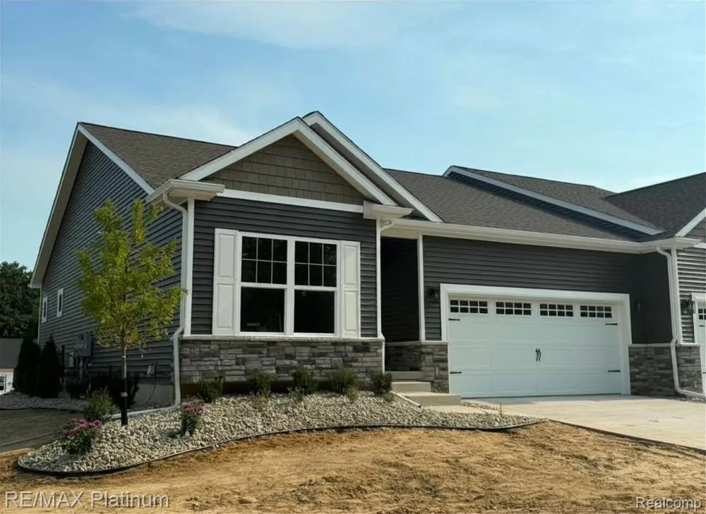 852 Oakwood Circle #42 Fenton City, MI 48430