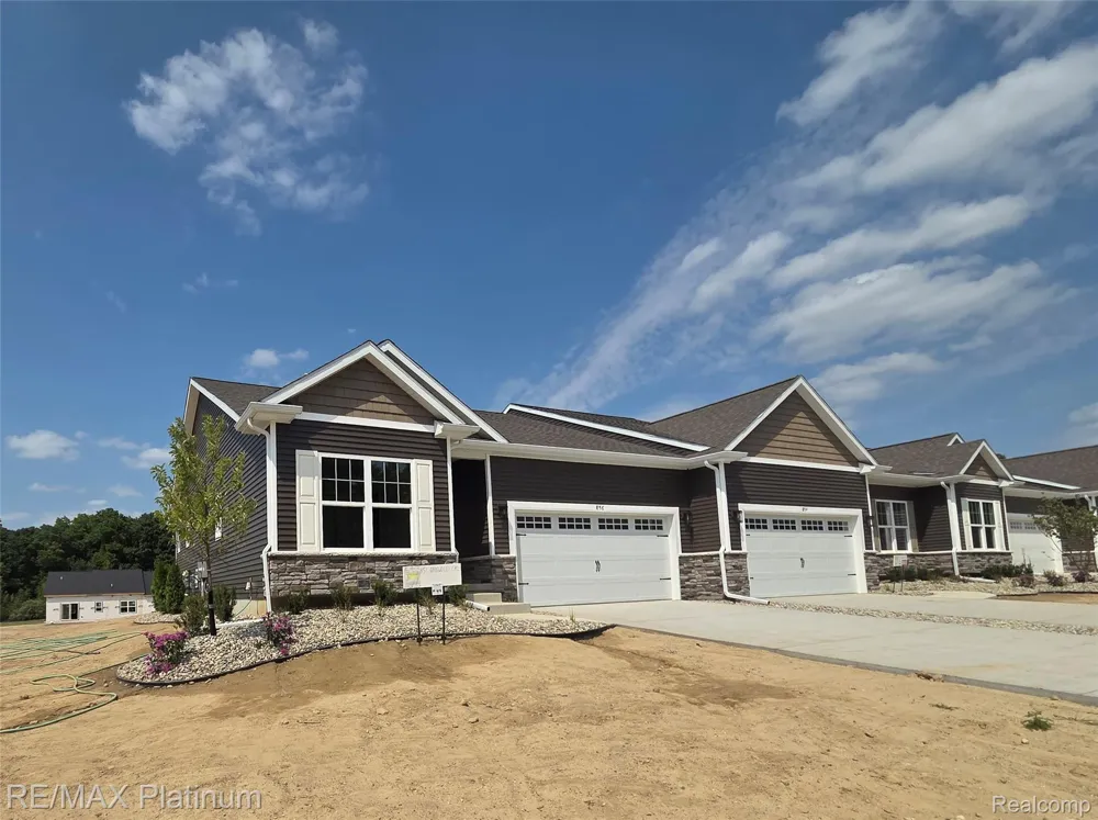 852 Oakwood Circle #42 Fenton City, MI 48430