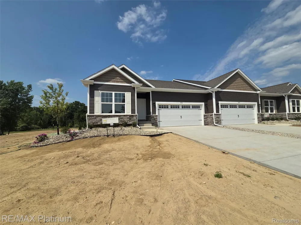 852 Oakwood Circle #42 Fenton City, MI 48430