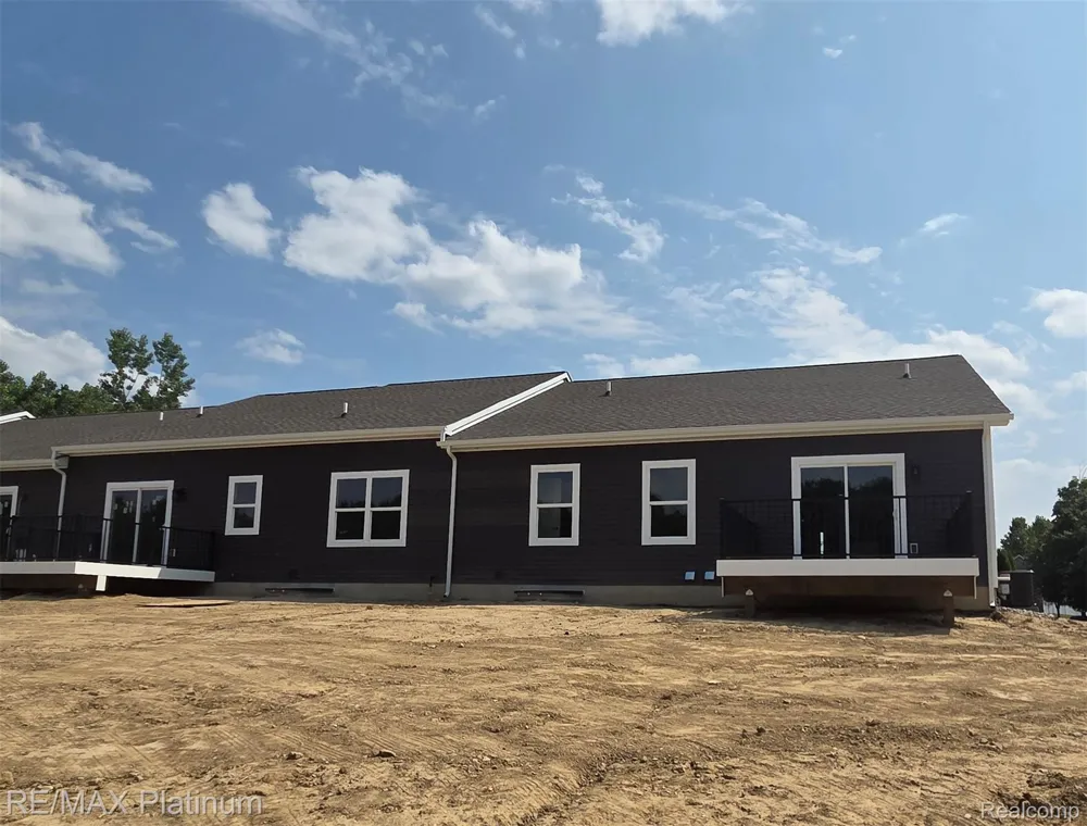852 Oakwood Circle #42 Fenton City, MI 48430