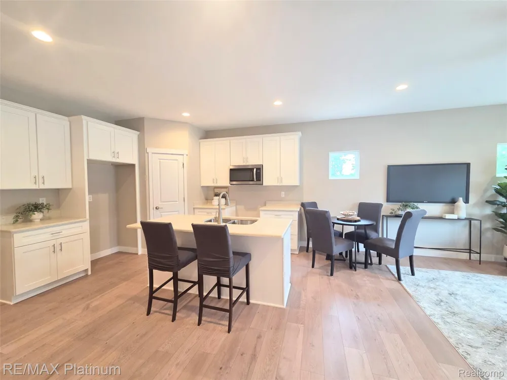 852 Oakwood Circle #42 Fenton City, MI 48430