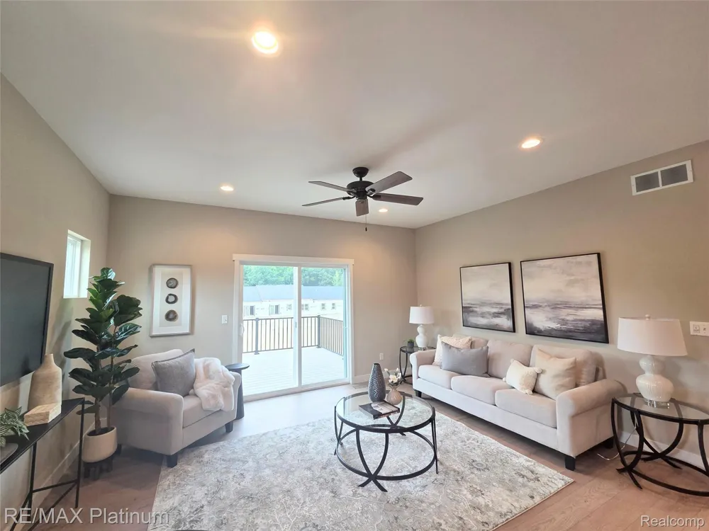 852 Oakwood Circle #42 Fenton City, MI 48430