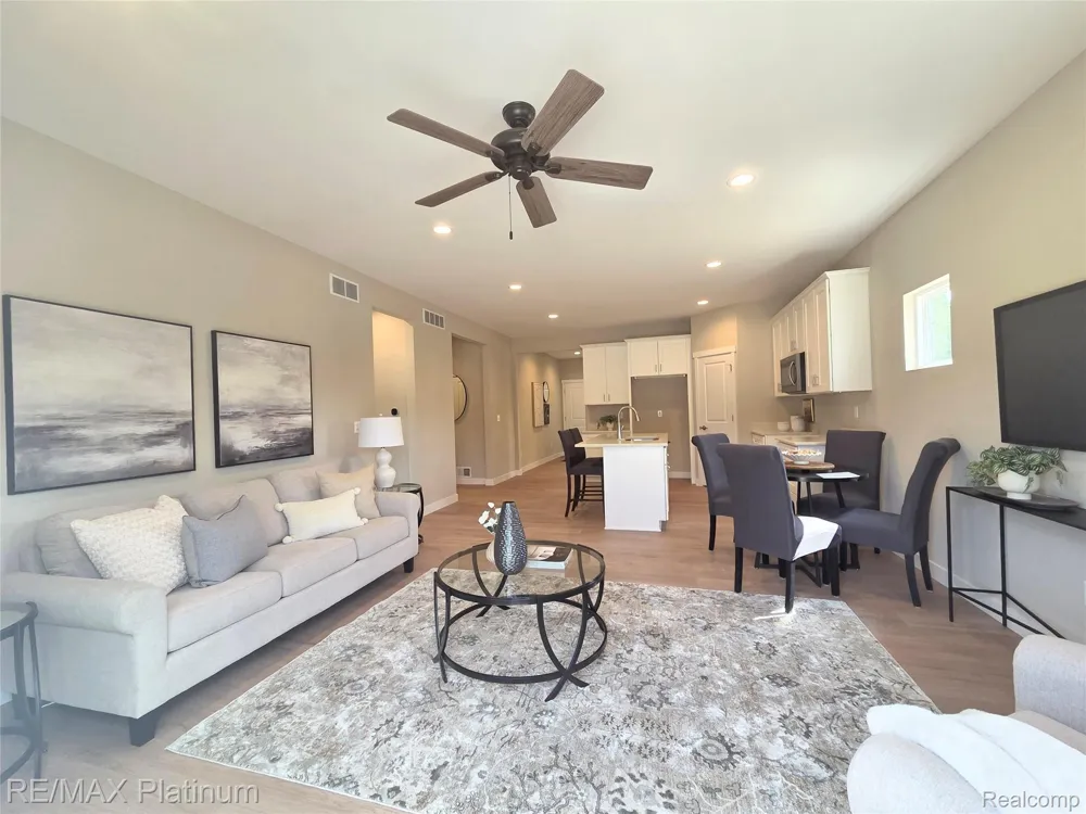 852 Oakwood Circle #42 Fenton City, MI 48430