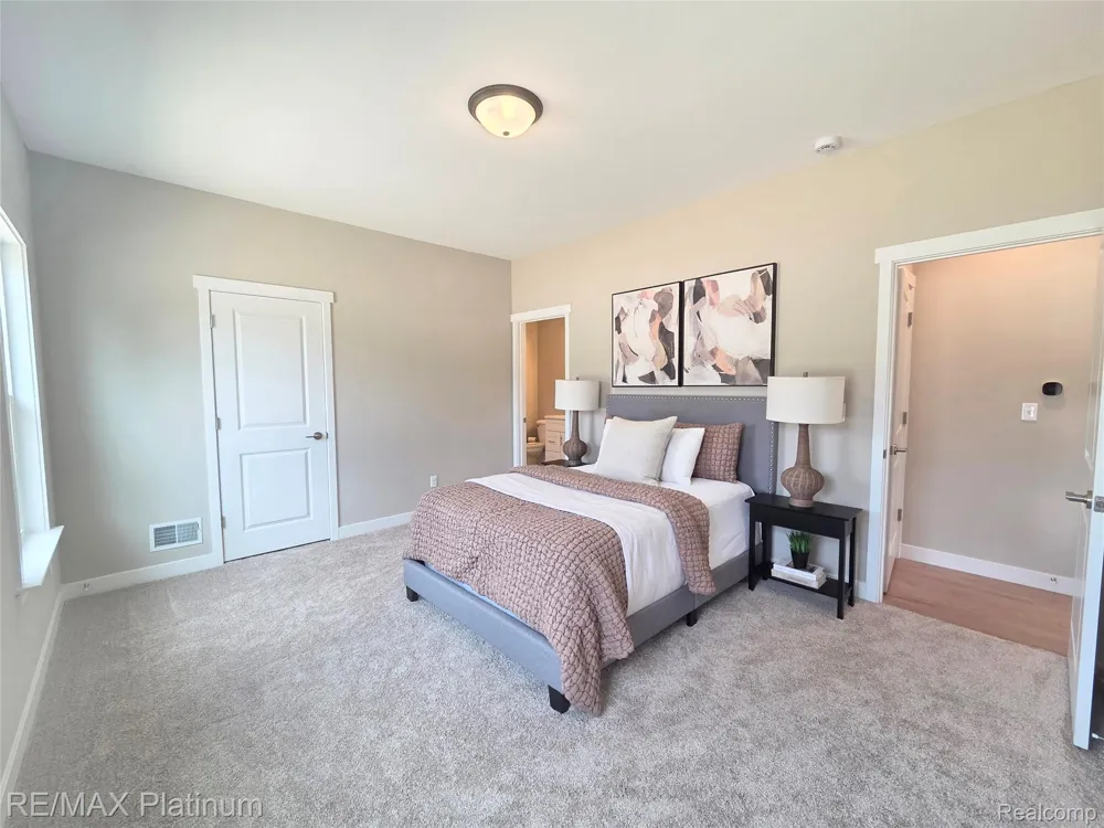 852 Oakwood Circle #42 Fenton City, MI 48430