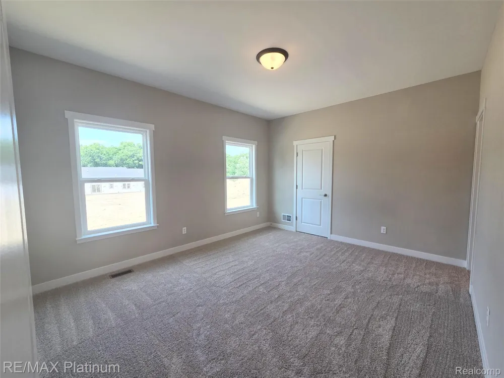 852 Oakwood Circle #42 Fenton City, MI 48430