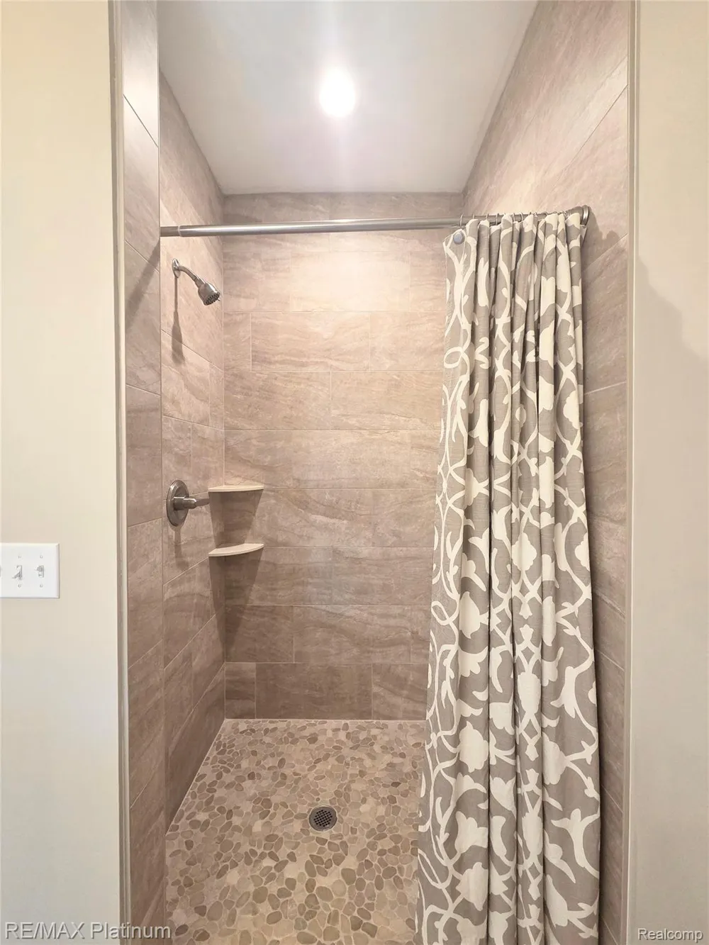 852 Oakwood Circle #42 Fenton City, MI 48430