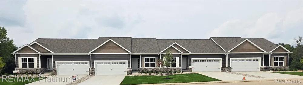 852 Oakwood Circle #42 Fenton City, MI 48430