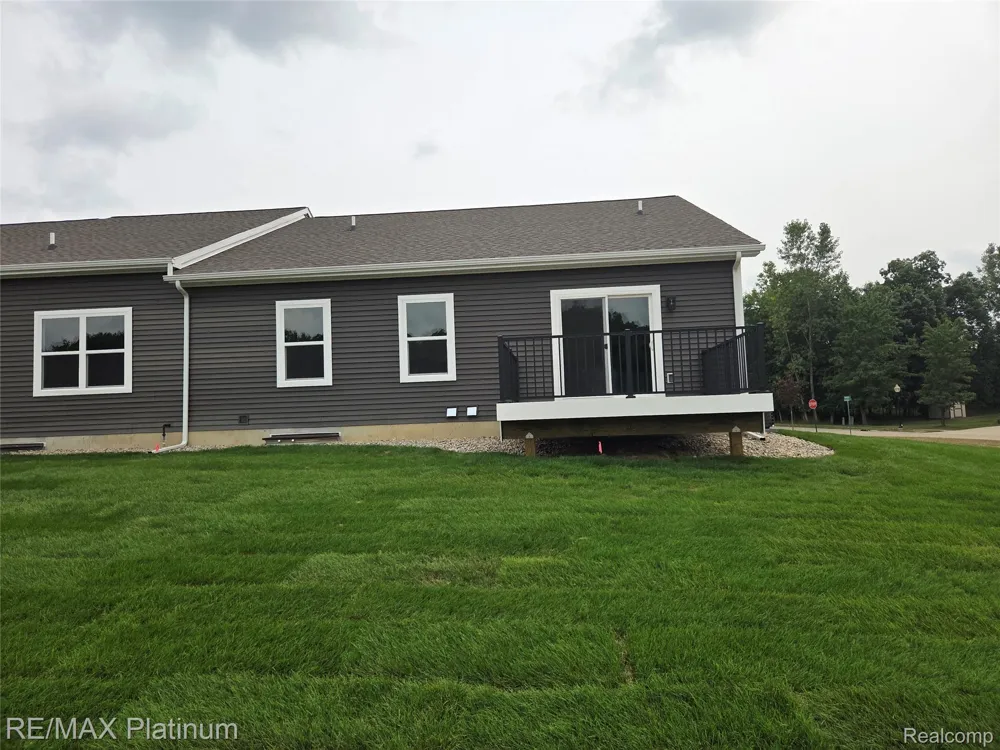 852 Oakwood Circle #42 Fenton City, MI 48430