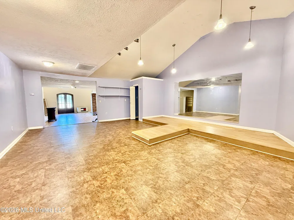 701 E Georgetown Street Crystal Springs, MS 39059