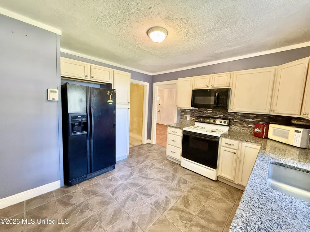 701 E Georgetown Street Crystal Springs, MS 39059