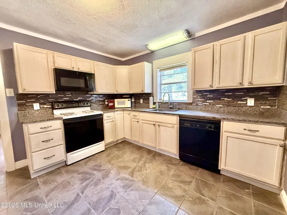 701 E Georgetown Street Crystal Springs, MS 39059