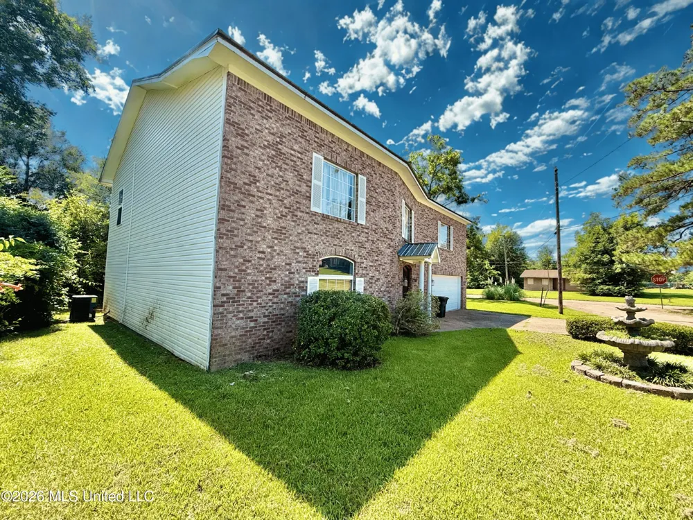 701 E Georgetown Street Crystal Springs, MS 39059