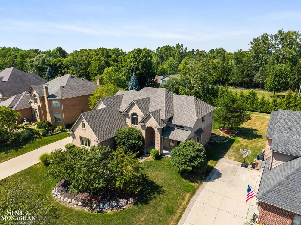 94 Ingram Drive Troy City, MI 48098
