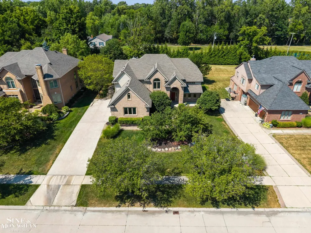 94 Ingram Drive Troy City, MI 48098