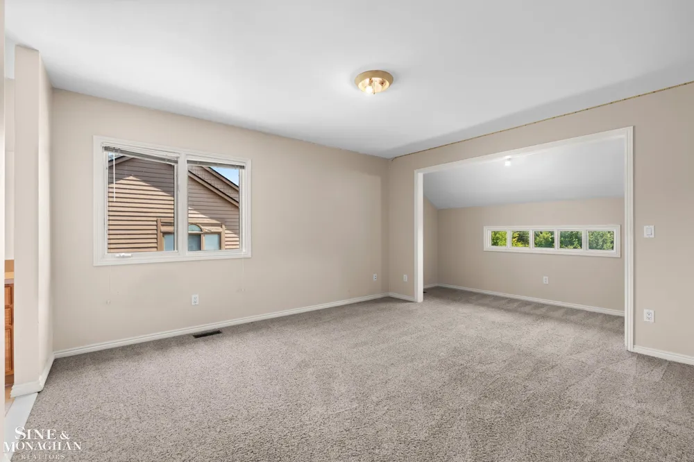 94 Ingram Drive Troy City, MI 48098