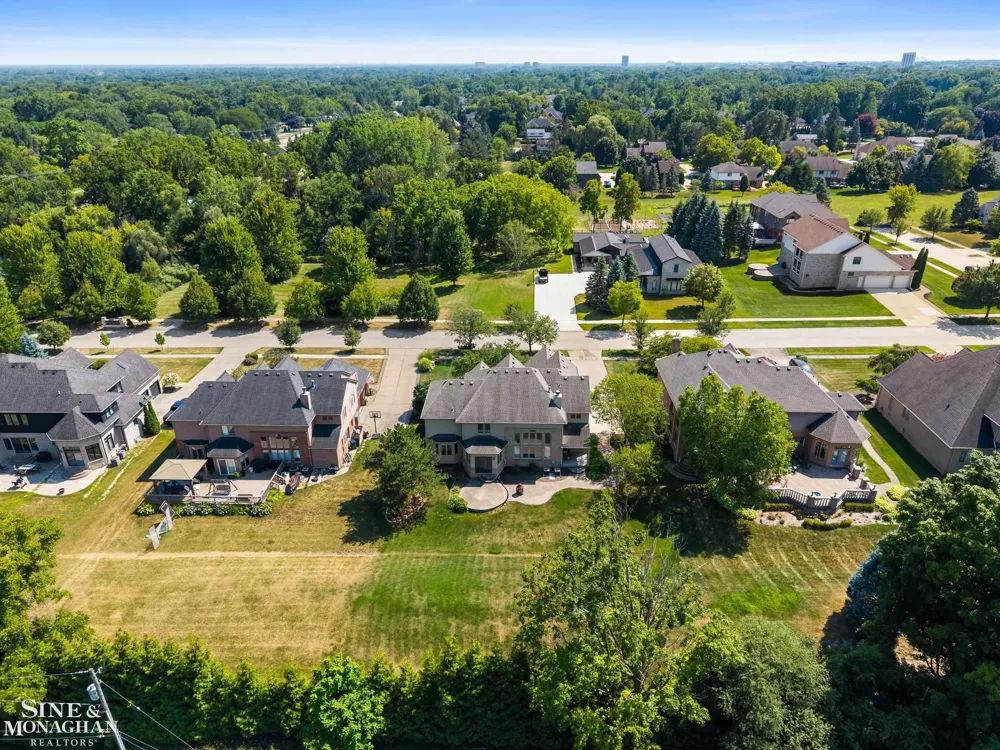 94 Ingram Drive Troy City, MI 48098