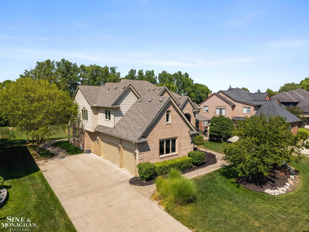 94 Ingram Drive Troy City, MI 48098
