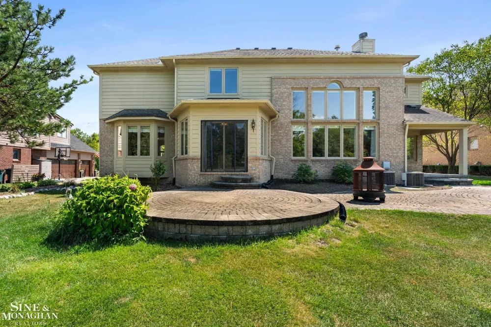 94 Ingram Drive Troy City, MI 48098