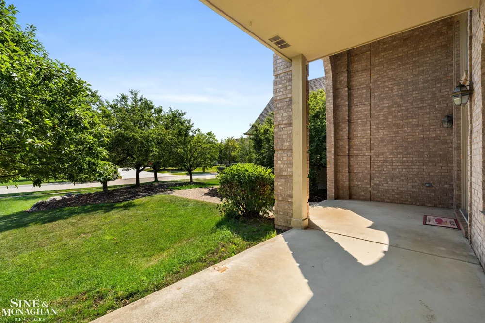 94 Ingram Drive Troy City, MI 48098