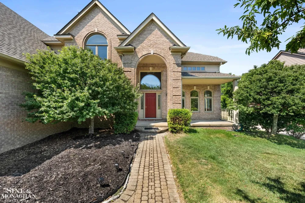 94 Ingram Drive Troy City, MI 48098