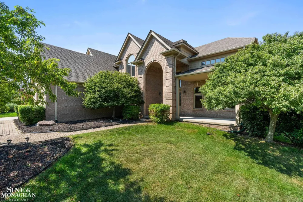 94 Ingram Drive Troy City, MI 48098