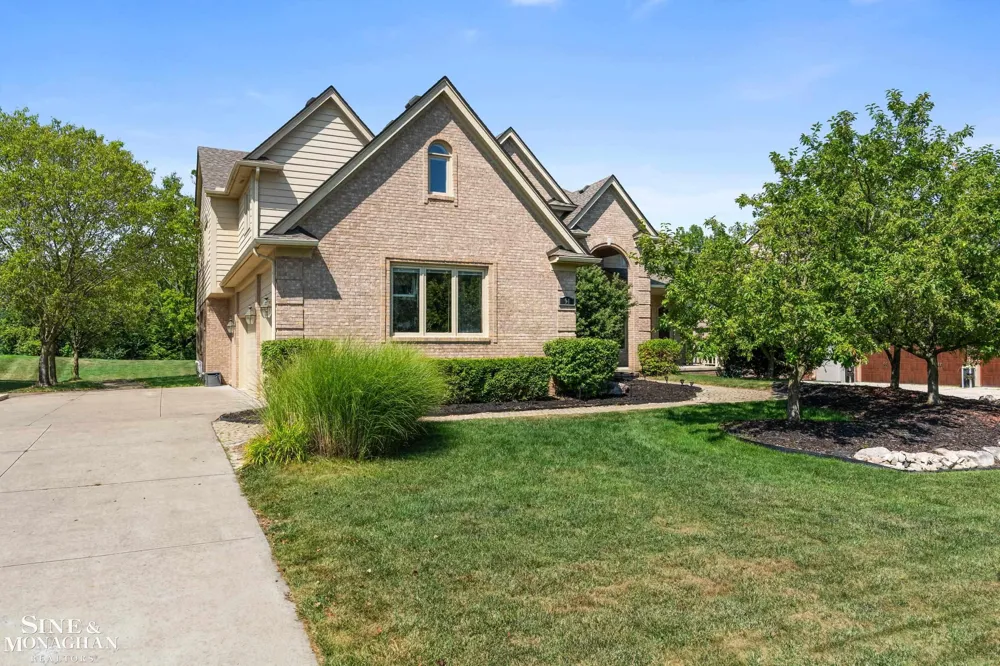 94 Ingram Drive Troy City, MI 48098