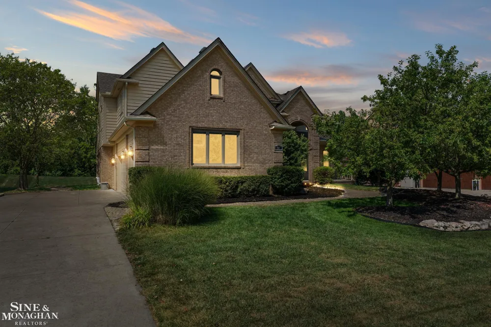 94 Ingram Drive Troy City, MI 48098