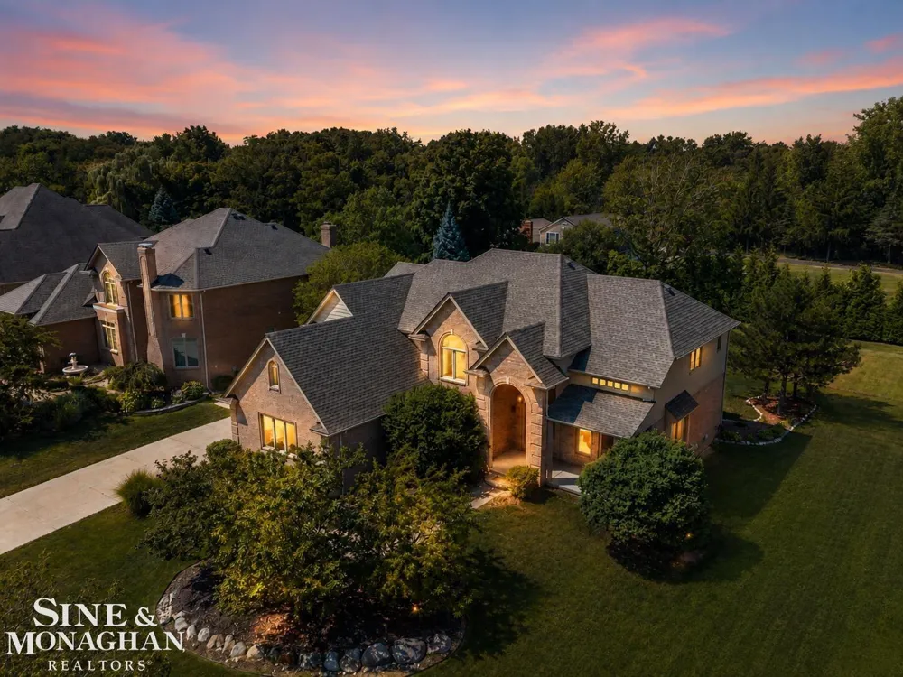 94 Ingram Drive Troy City, MI 48098