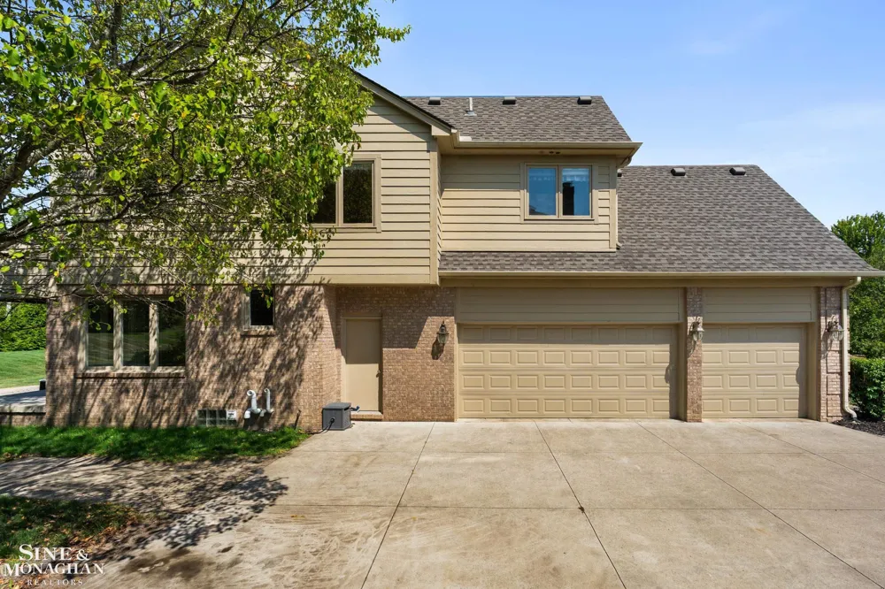 94 Ingram Drive Troy City, MI 48098