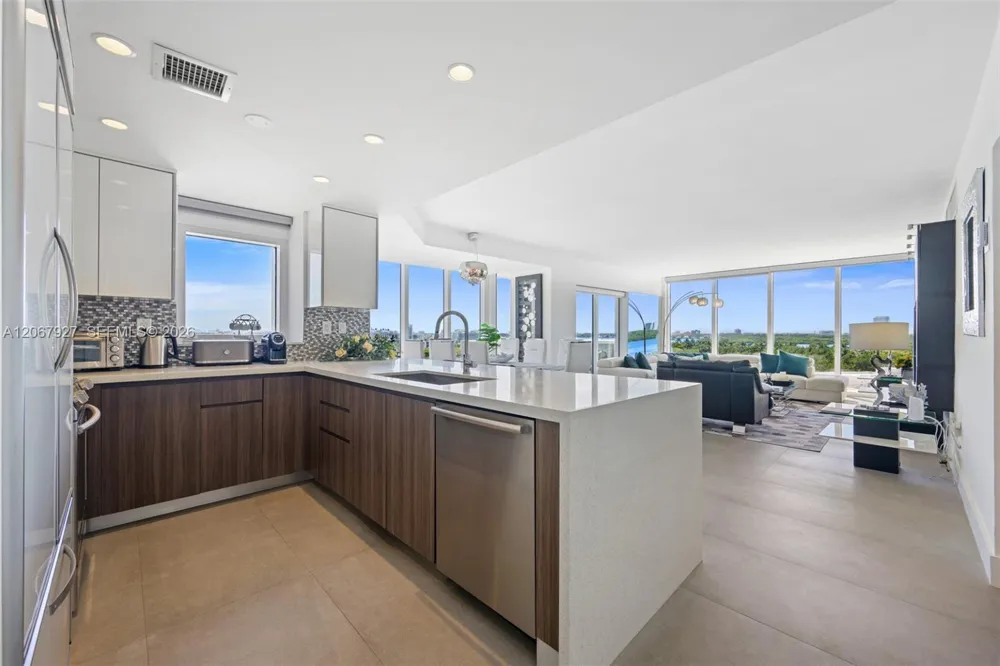 10275 Collins Ave #722 Bal Harbour, FL 33154