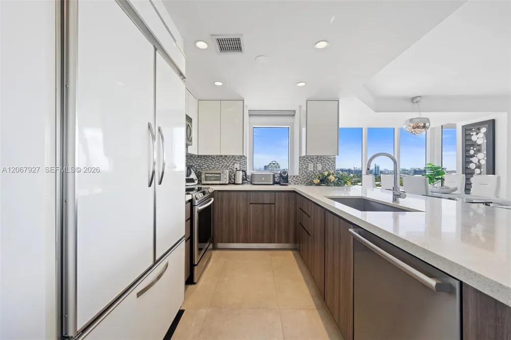10275 Collins Ave #722 Bal Harbour, FL 33154
