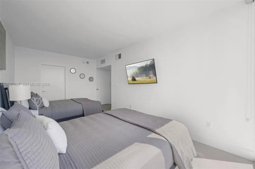 10275 Collins Ave #722 Bal Harbour, FL 33154