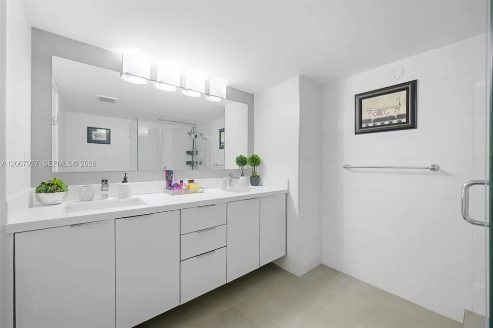 10275 Collins Ave #722 Bal Harbour, FL 33154