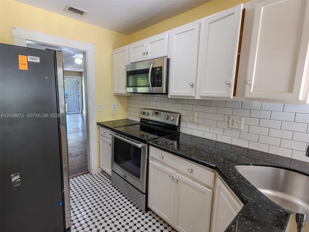 520 NE 129th St North Miami, FL 33161