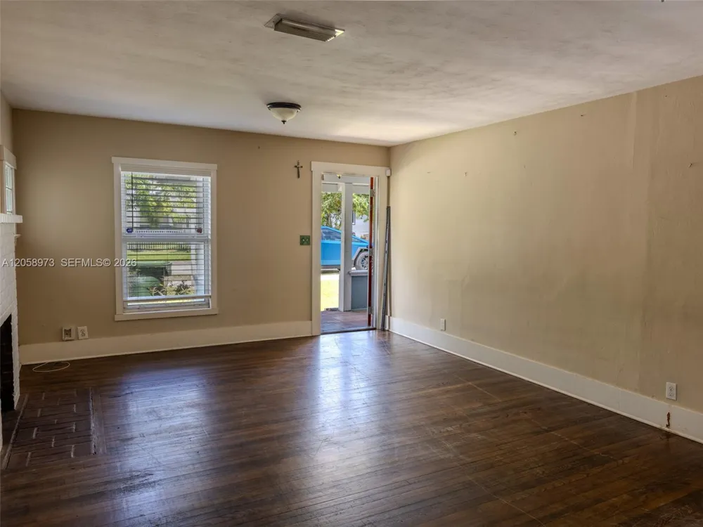 520 NE 129th St North Miami, FL 33161