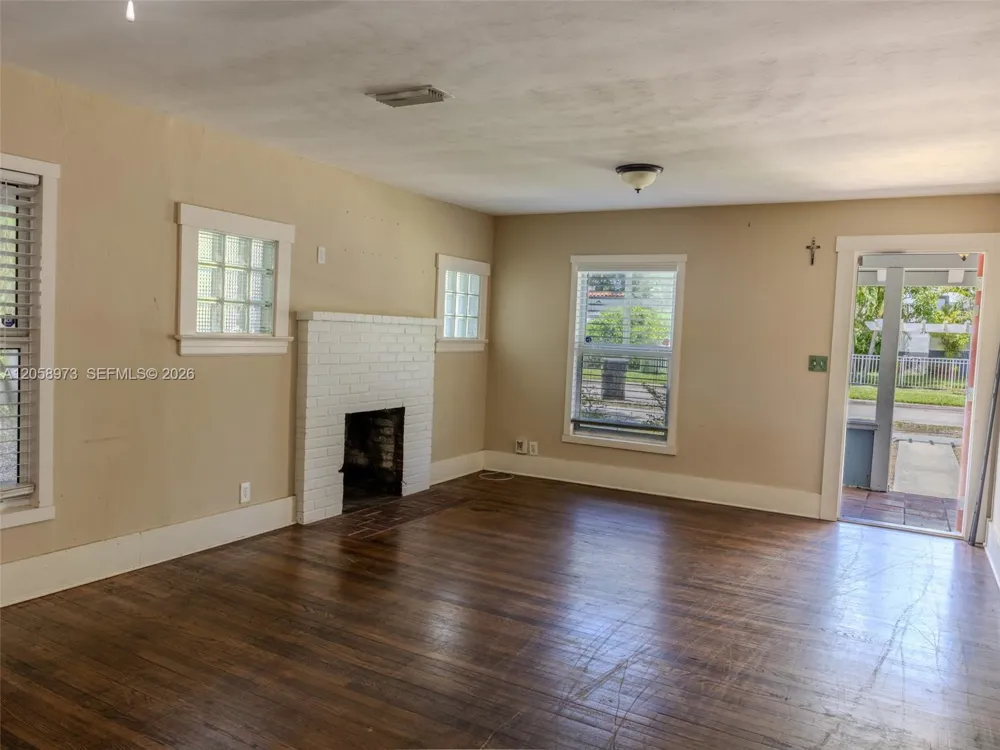 520 NE 129th St North Miami, FL 33161