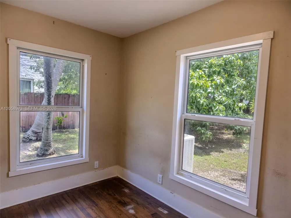 520 NE 129th St North Miami, FL 33161