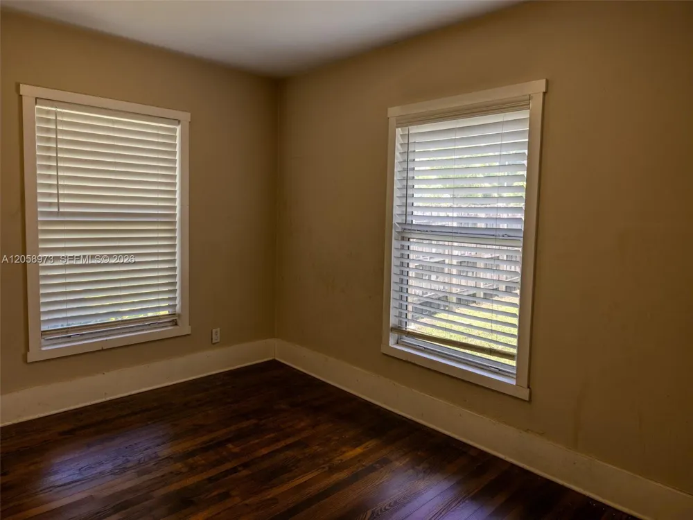 520 NE 129th St North Miami, FL 33161