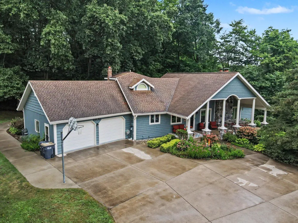 8800 W S AVENUE Texas Charter Township, MI 49087