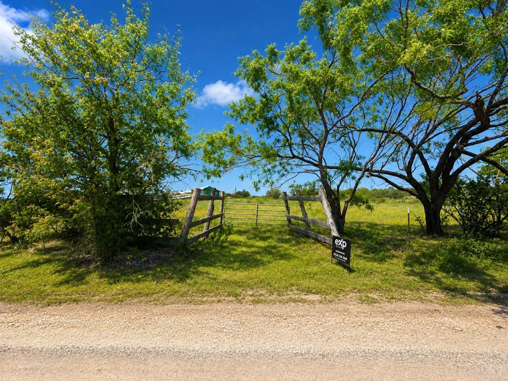 14197 County Road 4054 Kemp, TX 75143