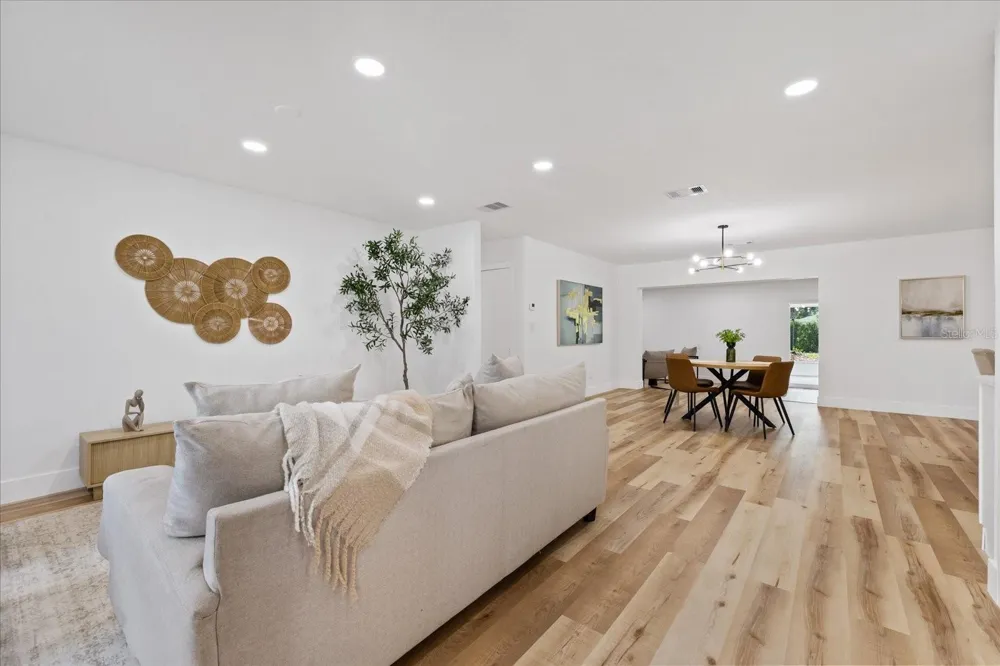 2928 FOREST CIRCLE Seffner, FL 33584