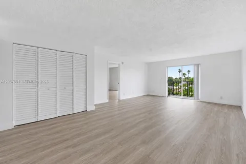 2520 Andrews Ave #305