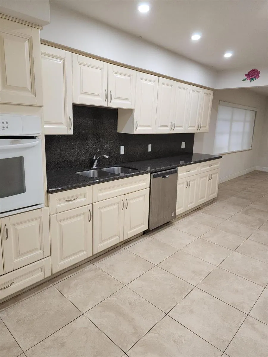 3560 NW 110th Avenue #B Coral Springs, FL 33065