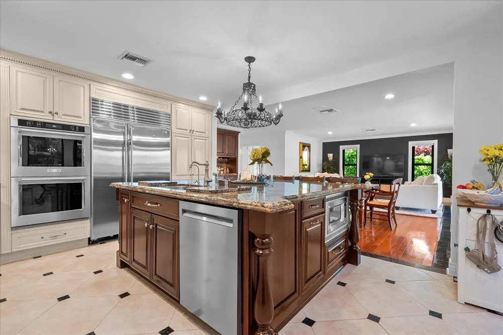 10798 SeaCliff Circle Boca Raton, FL 33498