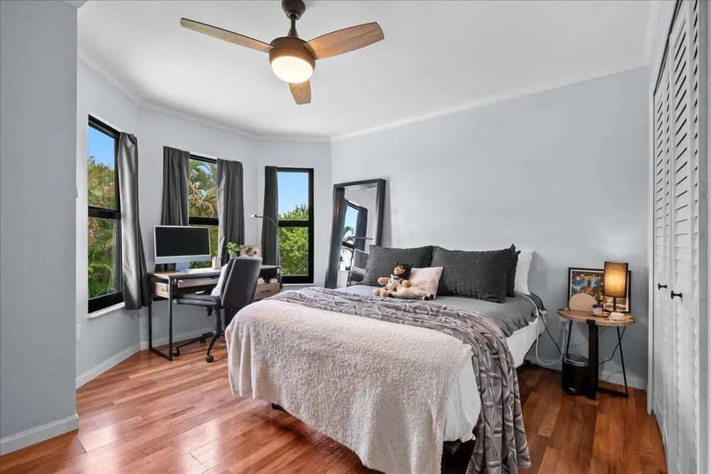 10798 SeaCliff Circle Boca Raton, FL 33498