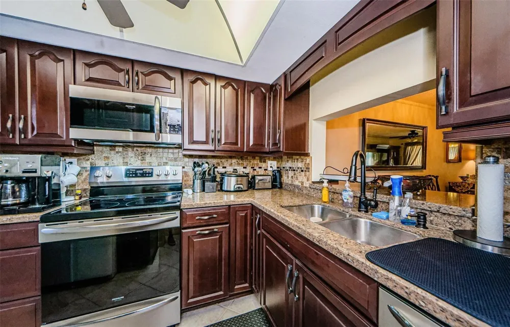 90 S HIGHLAND AVENUE #214 Tarpon Springs, FL 34689