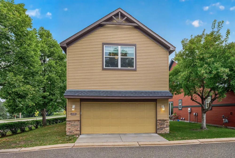 1548 Legacy Parkway E Maplewood, MN 55109