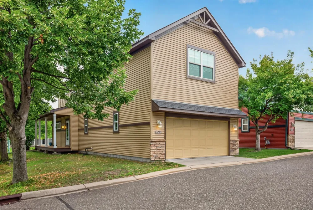 1548 Legacy Parkway E Maplewood, MN 55109